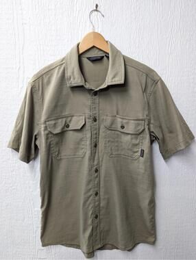 KUIU Short Sleeve Button Down Work Shirt Dark Sage Green Men's Size Medium